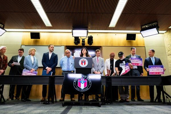 Conferencia de prensa sobre la falta de vivienda